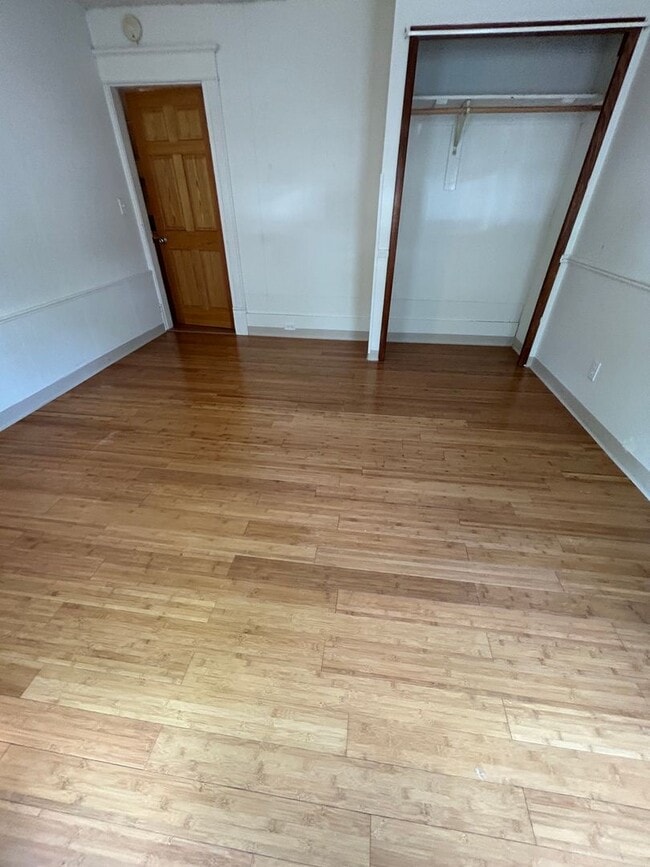 Building Photo - 2 Bedroom 1 Bathroom Apartment