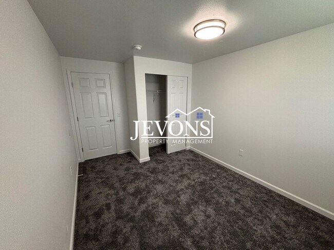 Building Photo - $1,250 Rent Credit - Charming 4-bedroom ho...