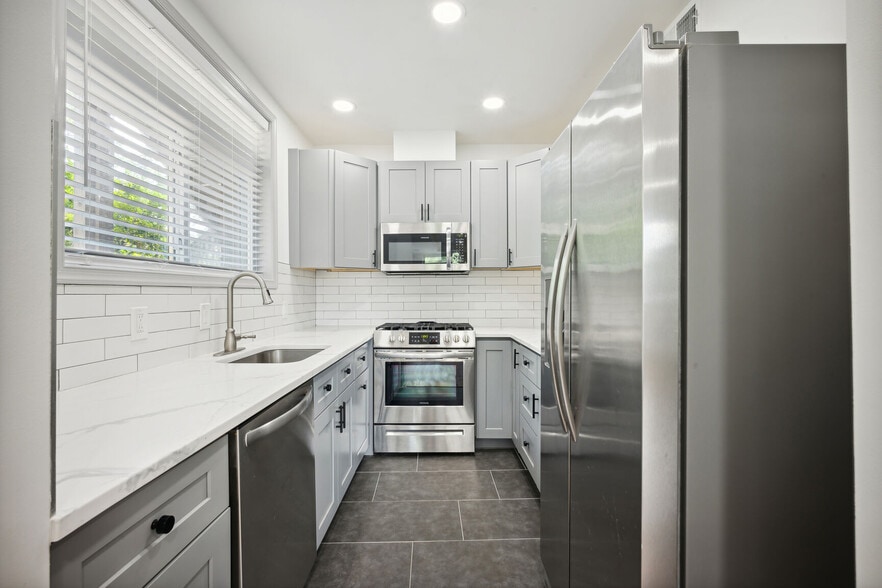 Primary Photo - 1500 10th St NW