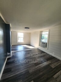 Building Photo - 228 S Walnut Ave