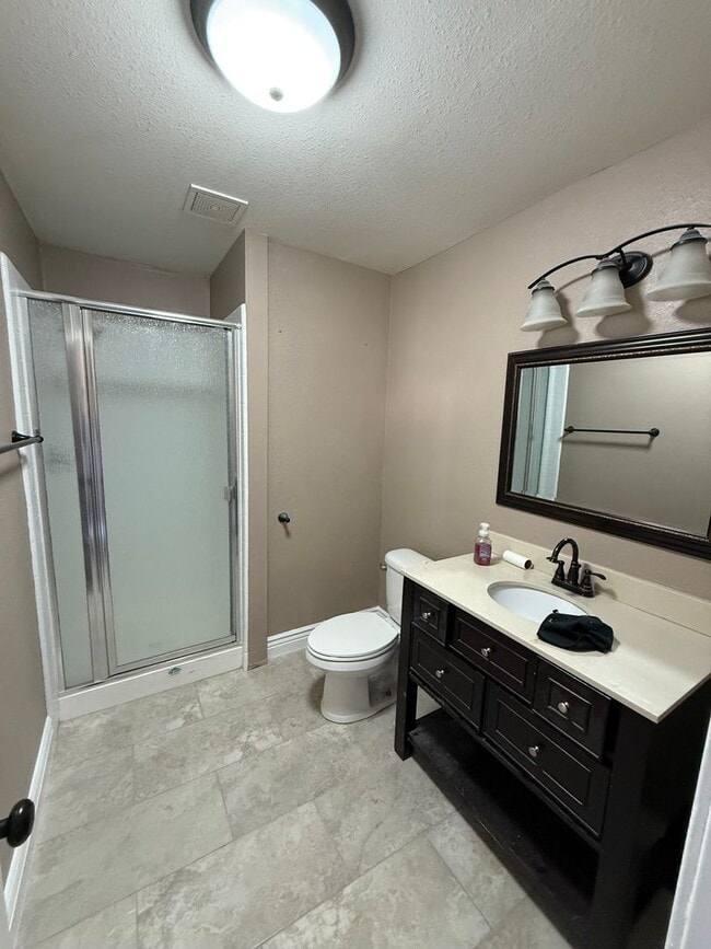 Building Photo - Beautiful Remodeled Craftsman Home - RENT ME!