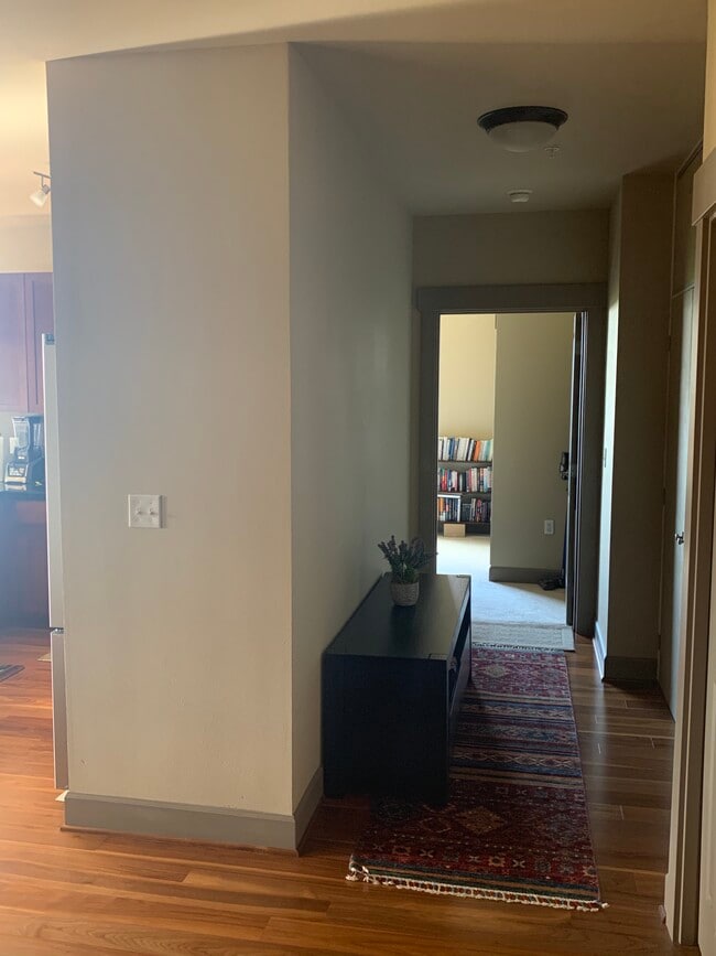 Building Photo - 1840 25th Ave NE