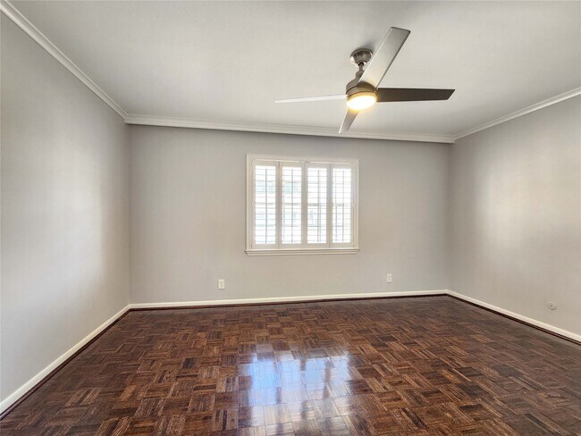 Building Photo - 6340 Chevy Chase Dr