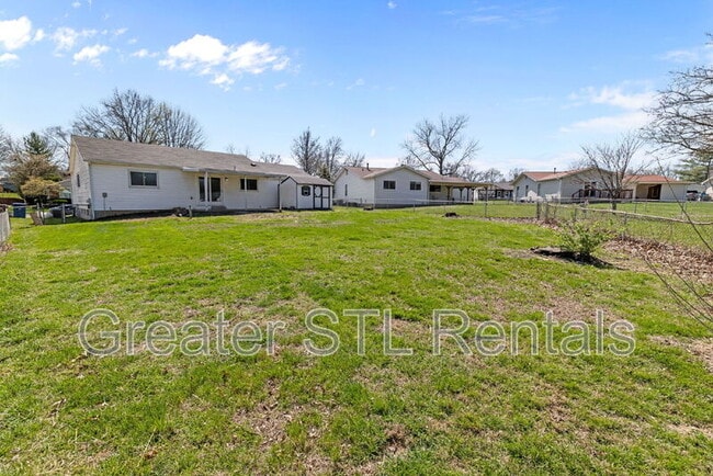 Building Photo - 208 Laurelwood Dr