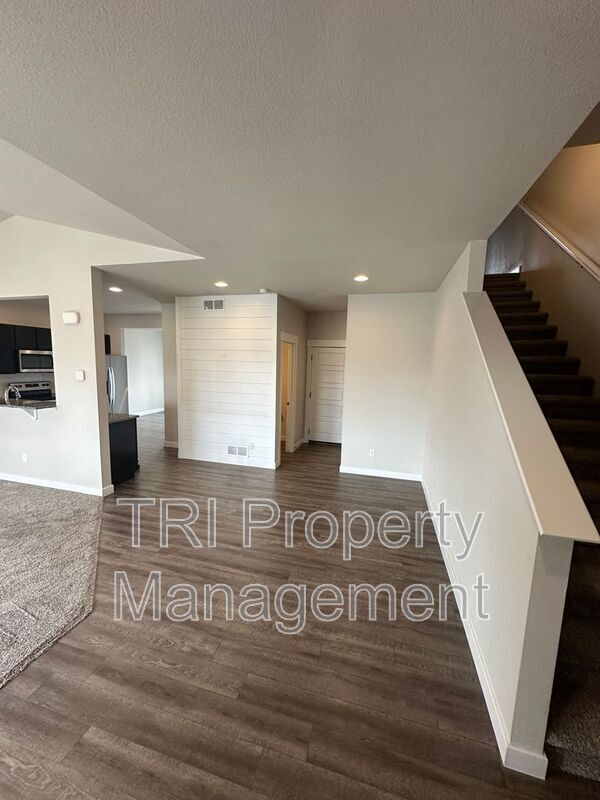 Building Photo - 218 E Chestnut St