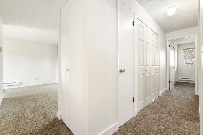 Building Photo - 3Bd/1Ba Seattle House