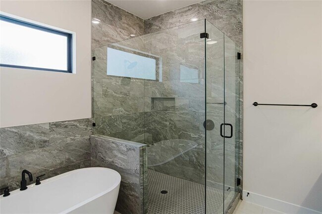 Building Photo - 1201 Friends Cv