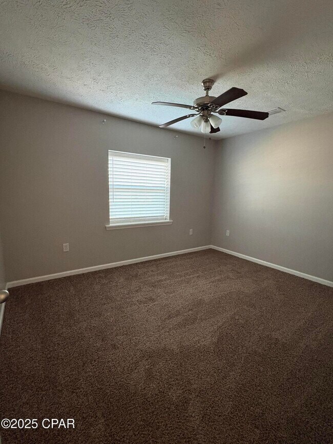 Building Photo - 824 E 25th St