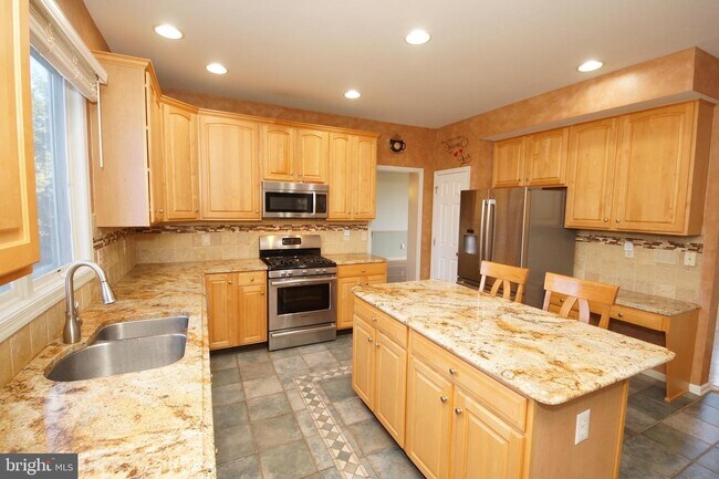 Building Photo - 43 Pickering Dr