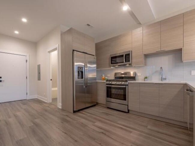 Building Photo - 35 S Hoyne Ave