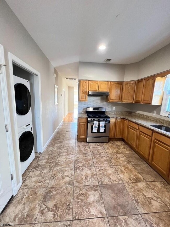 Building Photo - 485 E 27th St