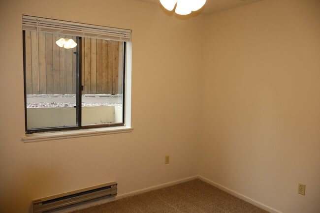 Building Photo - Limited Time: $500 Back-to-School Move-In ...