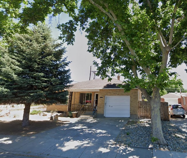Primary Photo - 2 Bed One Bath Centrally Located - Coming ...