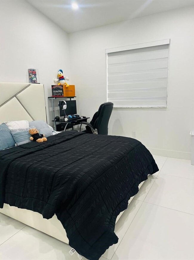 Building Photo - 3482 SW 152nd Pl