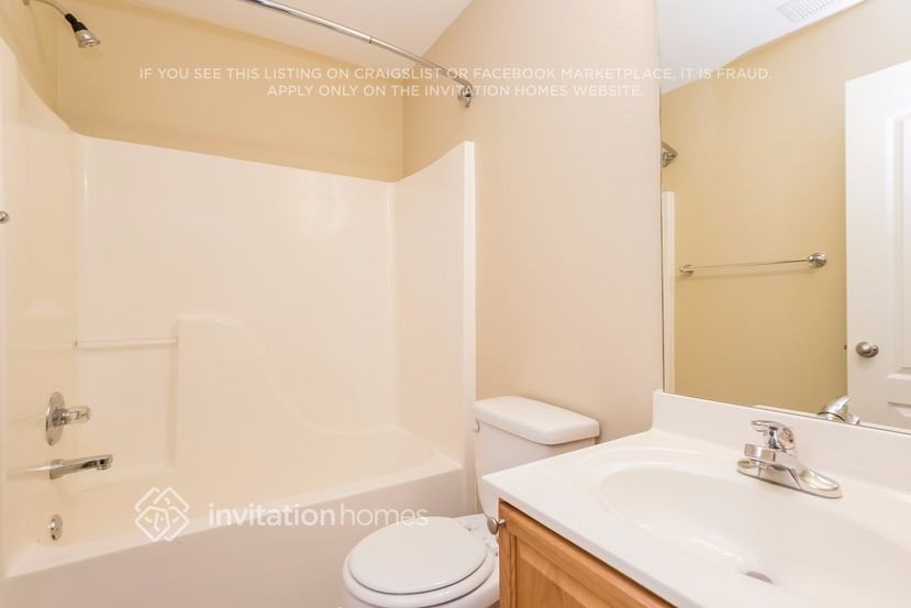 Building Photo - 6532 Silk Tree Pointe