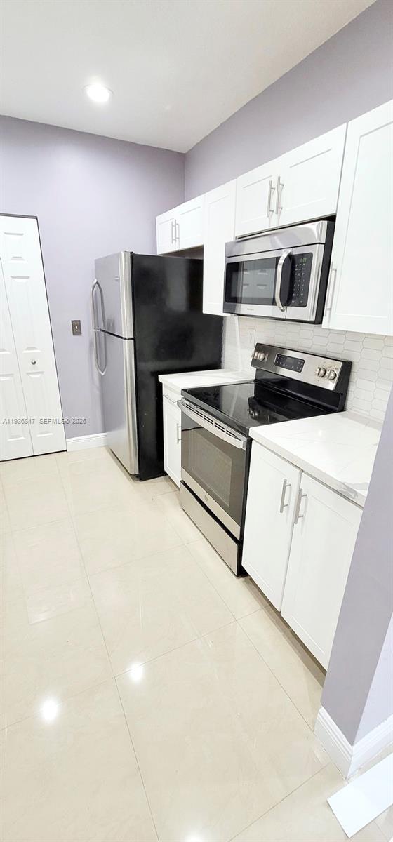 Building Photo - 1005 NE 42nd Pl