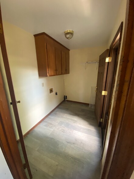 Building Photo - 114 Colonial Ct