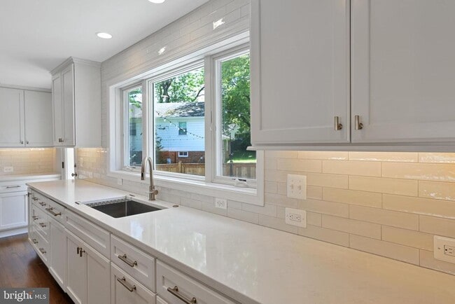 Building Photo - 5400 Williamsburg Blvd