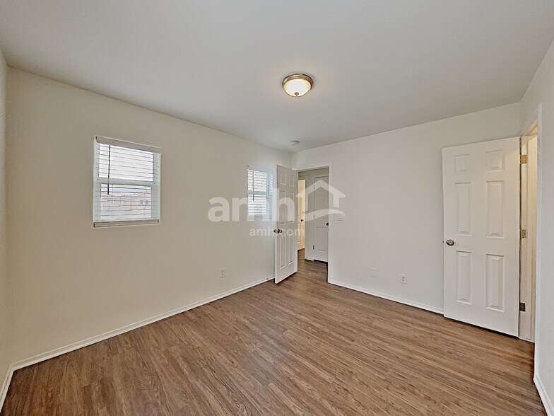 Building Photo - 8834 Salvestrin Point Ave