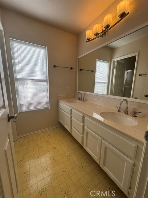 Building Photo - 2121 Sun Ridge Dr