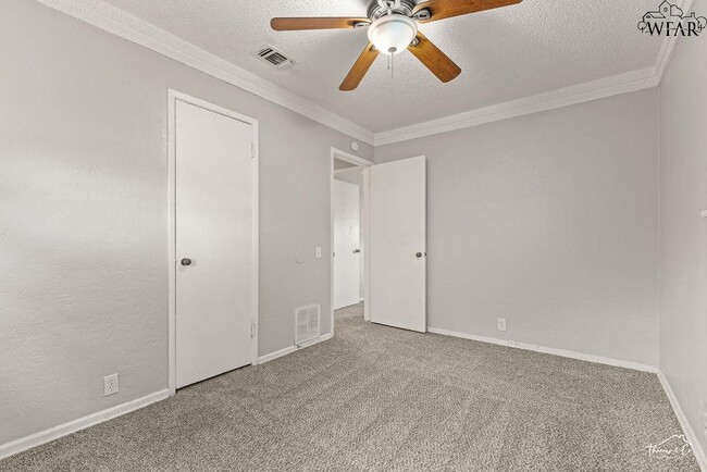 Building Photo - 1628 Parkdale Dr