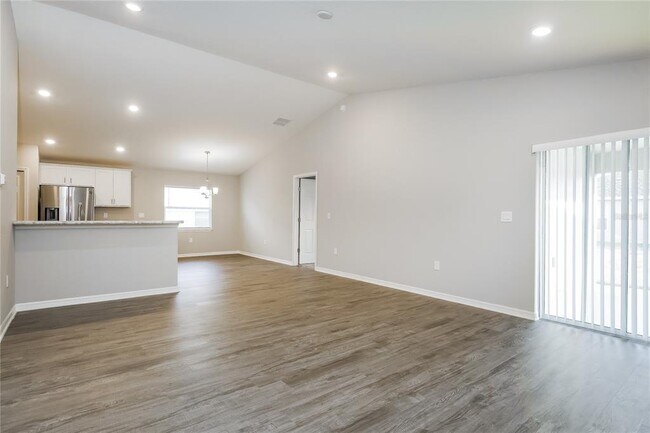 Building Photo - 645 Vittorio Dr