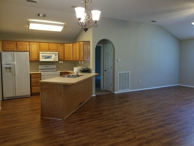 Building Photo - 18 Fairbrook Ln