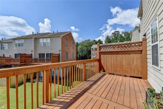 Building Photo - 4020 Edgecomb Dr