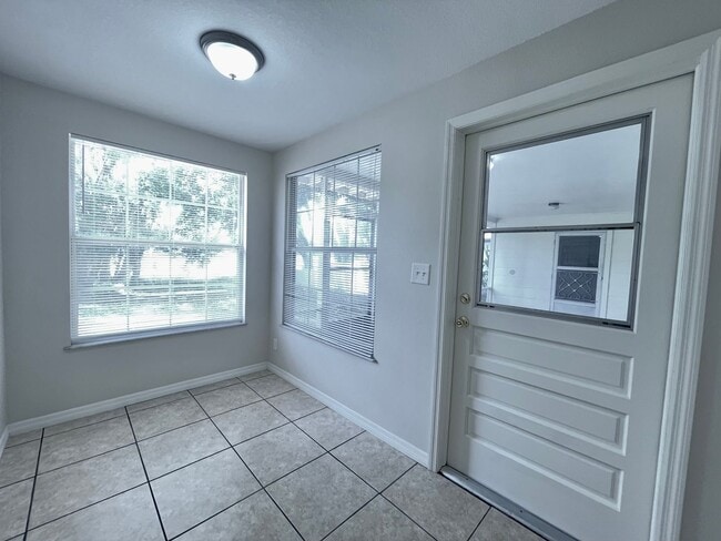 Building Photo - 12504 Forest Hills Dr
