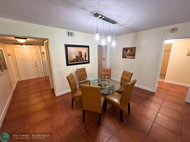 Building Photo - 933 Cypress Grove Dr