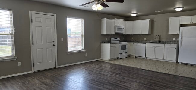 Building Photo - 5007 SW Fieldstone Blvd