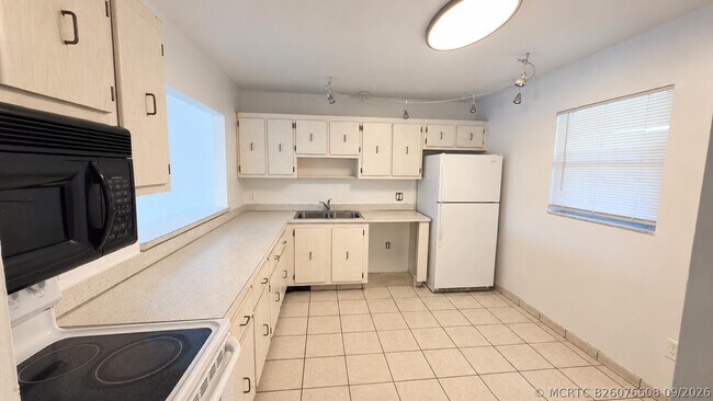 Building Photo - 4131 Stirling Rd