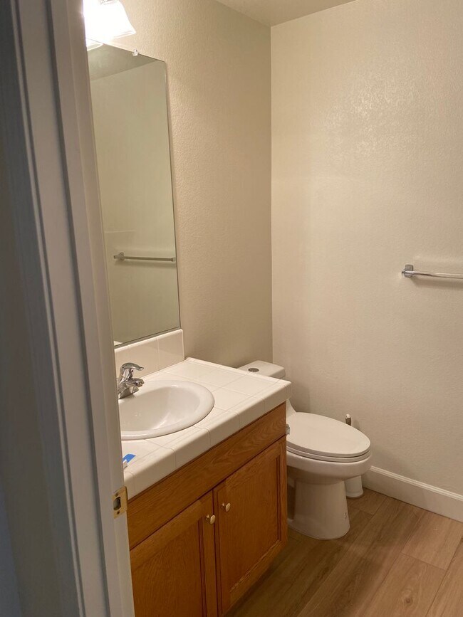 Building Photo - Folsom Parkway - 4 Bdrm, 3 bath