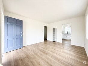 Building Photo - Remodeled Duplex in South O!