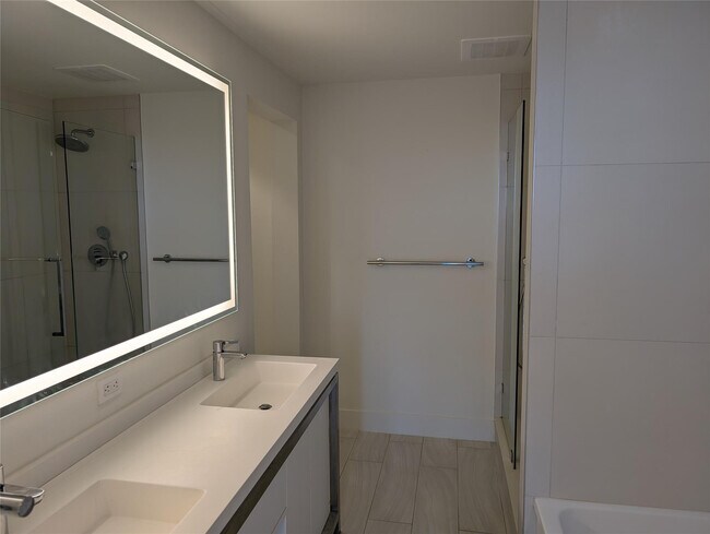 Building Photo - 2000 Metropica Wy