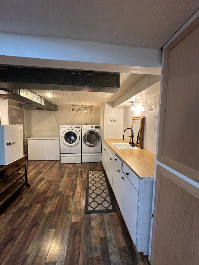 Building Photo - 5034 SW Vesta St