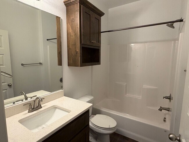 Building Photo - Beautiful craftsman home in highly desirable neighborhood