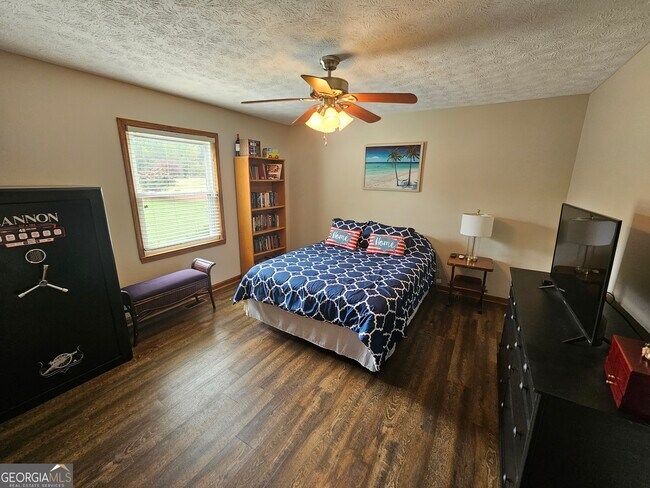 Building Photo - 6090 Strickland Town Rd