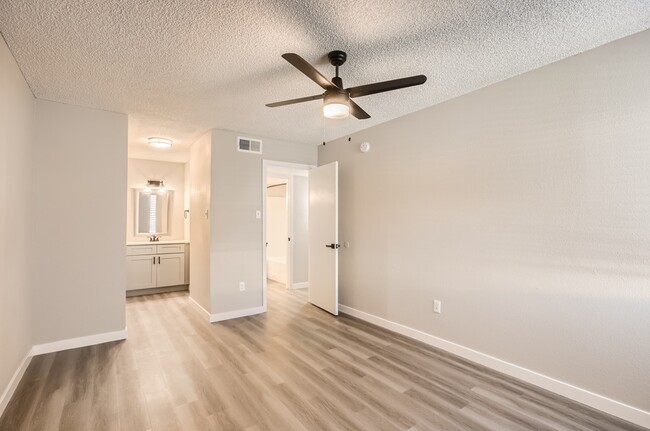 B1 Renovated - 2 Bed 1 Bath - Rise on McClintock