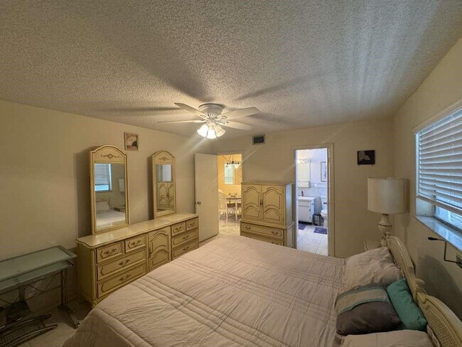 Building Photo - 348 S Federal Hwy