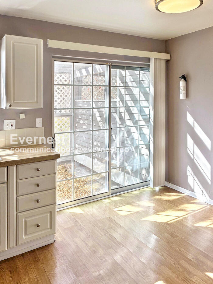 Building Photo - 2828 Silverplume Dr