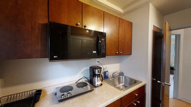 Building Photo - 1556 Jones Dr