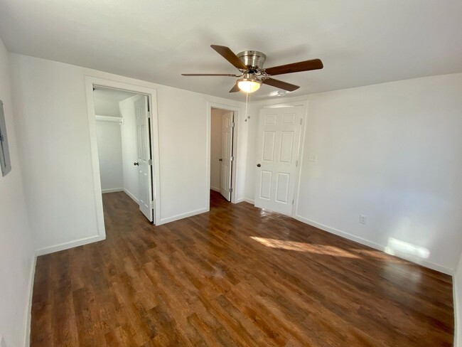 Building Photo - 1 Bed 1 Bath Home Available!