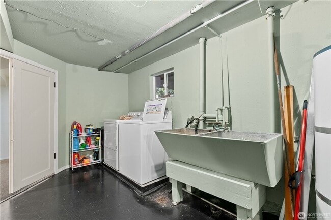 Building Photo - 3Bd/1.75Ba Seattle House