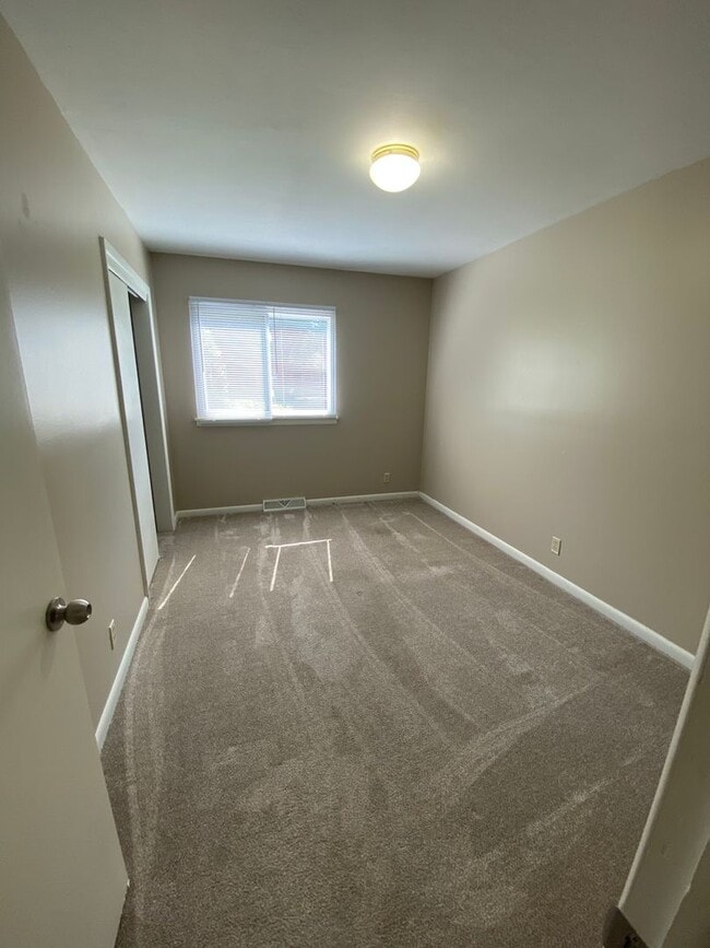 Building Photo - 1953 S Missouri Ave