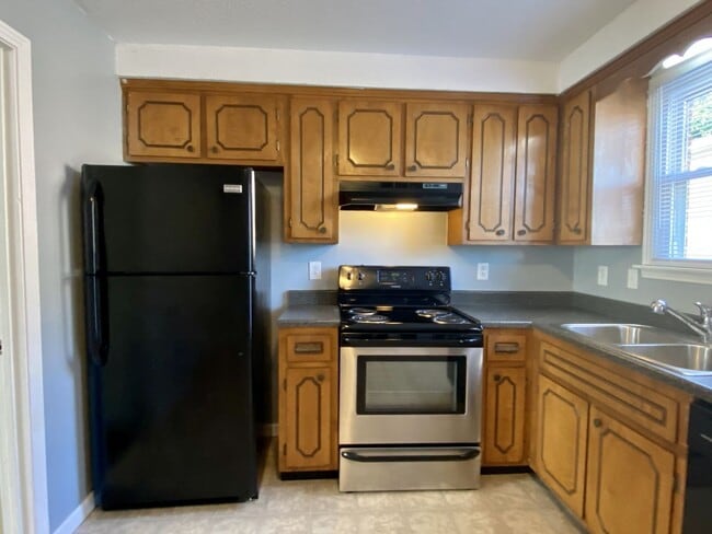 Building Photo - Walk to APSU!! 2 Bed/1.5 Bath! No carpet on main level!