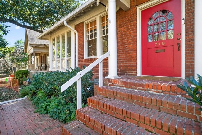 Building Photo - 719 Elkmont Dr NE