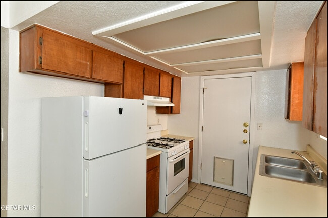 Building Photo - 8933 Kenneth St