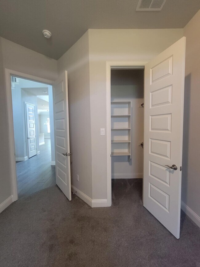 Building Photo - 1140 Barrix Dr