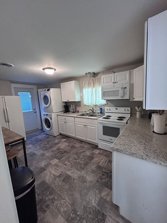 Building Photo - Fully Furnished Mid-Term Rental in Richmond’s East End
